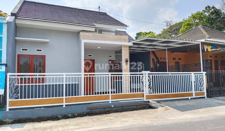 Dijual Rumah Siap Huni
domban Mororejo Tempel Sleman

jalan Magelang Km 16,5 Sleman 

sertifikat Hak Milik 
luas Tanah 111 Meter²
luas Bangunan -+ 60 M²

ada 2 Kamar Tidur 
ada 1 Kamar Mandi 

teras,dapur,carport
ada Halaman Belakang

akses Jalan Aspal Le 2