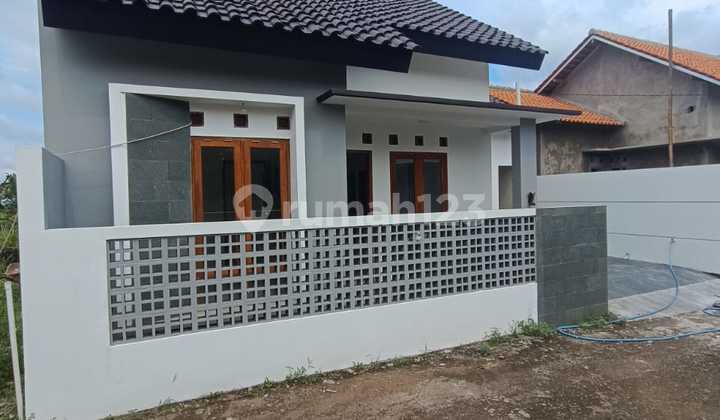 Rumah Baru Fresh Cantik - Harga Ekonomis Siap Huni Di Catur Harjo Sleman Dekat Ibarbo Park Sleman Lokasi:caturharjo, Slema 2