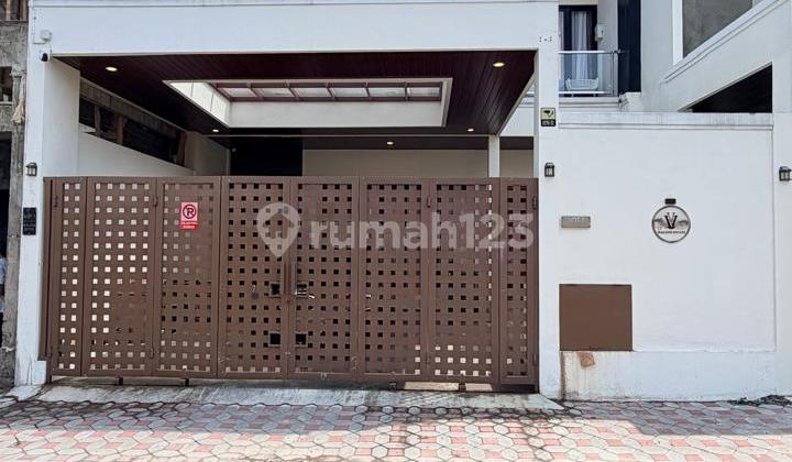 Modern 2-Story Luxury House Fully Furnished in Premium Area Jalan Kaliurang KM 7 Sinduharjo Ngaglik Sleman Close to UGM Campus
Fully Furnished
Easy Access
Price: 2.475 Billion [ Negotiable ]
-----------------------------------------
Legality: SHM Pbg
*Specifications:*
- Area