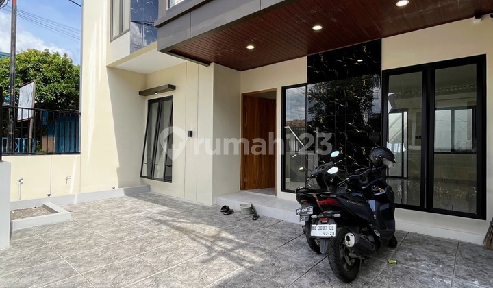 New House on Jl Godean Km 8 Sidoarum Modern Minimalist Design 2