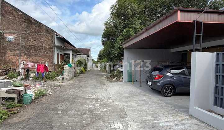 Very Special‼️Beautiful Modern House with Functional Layout at an Affordable Price near Wedomartani Model Elementary School, Ngemplak Sleman 2