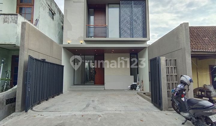 Very Special‼️New Luxurious 2-Storey Contemporary Modern House - Strategically Located on Asphalt Road Edge in Wedomartani Ngemplak Sleman, Near Model Medel Elementary School