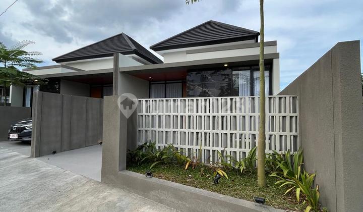 Rumah Cantik Mewah Modern Kekinian - Strategis Di Jalan Kaliurang Km. 13 Ngaglik Sleman Dekat Kampus Uii