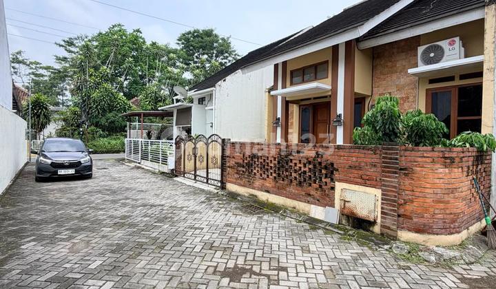 Rumah Coklat Cantik Minimalis Dalam Mini Cluster di Jalan Kapten Haryadi Ngaglik Sleman Dekat Greenh Rumah Coklat Cantik Minimalis Dalam Mini Cluster di Jalan Kapten Haryadi Ngaglik Sleman Dekat Greenh