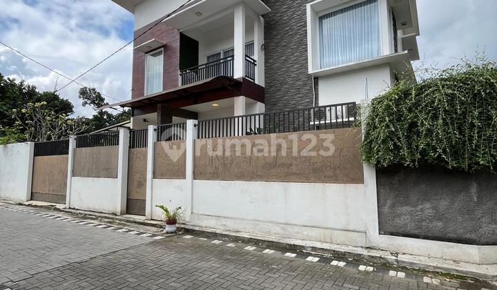 Rumah Mewah 2 Lantai Fully Furnished Premium Hook Cocok Untuk Homestay Di Kawasan Elite Sendang Adi Mlati Slemandekat Hotel Hyattak 2