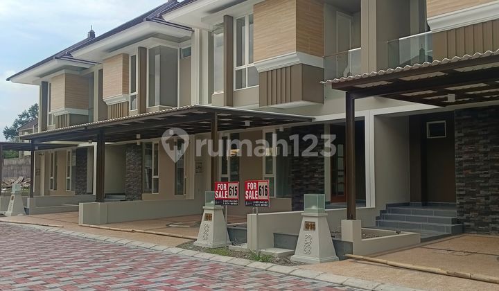 Modern Minimalist House in Kaliurang Street Housing near UGM & Al Azhar School 2