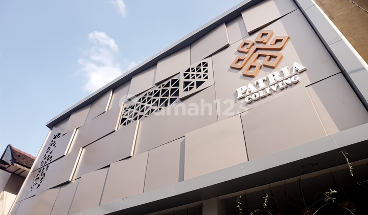 For Sale Exclusive Boarding House with 15 Rooms (Fully Furnished)  
Prime Location in Seturan Area, Surrounded by Elite Campuses in Yogyakarta  
Within 1 Kilometer Radius to UPN, YKPN, and UII Economics Campuses 2