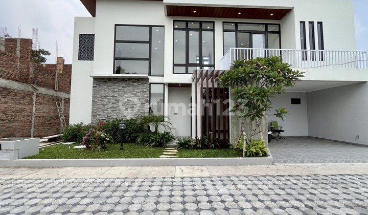 Rumah Mewah Baru Dalam Perumahan Dengan Kolam Renang Pribadi Di Utara Sch Jl Magelangluas Tanah  1