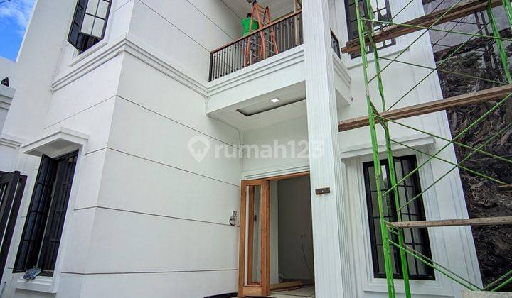 Rumah Baru Modern Klasik Super Cantik Mewah Area Premium Plemburan Jalan Kaliurang Km. 6 Dekat Ke Kampus Ugmakses Mudah Dan Dekatkawasan Premiumharga: 2.25 Milyar [ Nego ]-------------------------------------------legalitas: Shm Pbgspesifikasinya:-------- 1