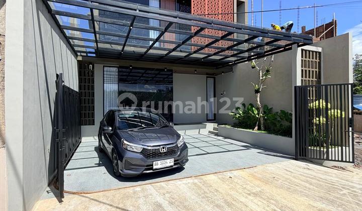 *Dijual Rumah Estetik Lokasi Strategis Condongcatur Yogyakarta*Kawasan Premium Lingkungan Nasionalis di Rajawali Condong Catur Dekat Ugm ******** Luas Bangunan Total 155 Meter - Luas Tanah 107 Meter Legalitas