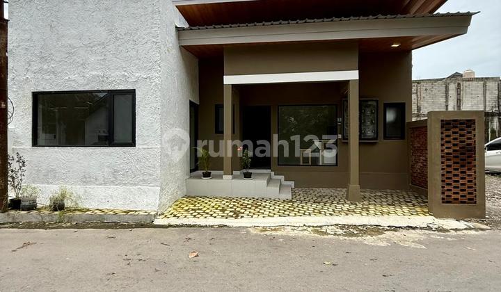 Kost Baru Coklat 9 Kamar Tidur di Jalan Kaliurang KM. 10 Ngaglik Sleman Dekat Kampus Uiiharga: 1.7 Milyar [ Nego ]--------------Legalitas: SHM Pbg*Maghnet Kawasan:*Dekat Kampus Uii, Ugmdekat Lapangan Gentandekat Pasar Gentan 2