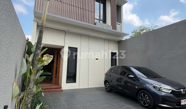 Contemporary Luxury 2-Story Modern and Strategic House in Wedomartani Ngemplak Sleman Near Jogjabay  
Super Strategic Location  
Easy Access to Intersection  
Price: 1.65 Billion [Negotiable]  

-------------------------------------------  
Legality: SHM PBG  
Area: Maghnet 2