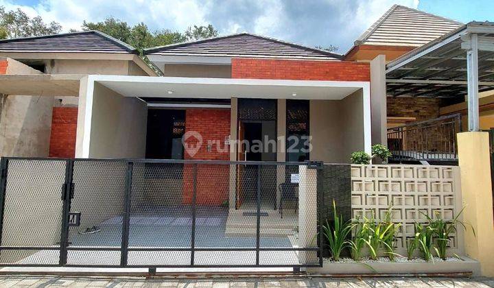 Rumah Cantik Modern Estetik Kekinian Dengan Tata Ruang Fungsional Di Dekat Sd Model Wedomartani Ngemplak Sleman

2 Unit Couple Siap Huni
akses Mudah & Strategis

free :
----------
pagar Modern
kanopi Sollar Flat
biaya Balik Nama
biaya Notaris [ Ajb ]
bpht