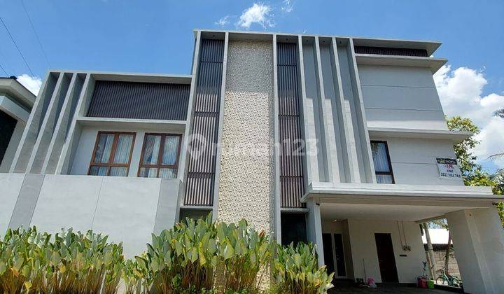 Rumah Mewah Super Lux 3 Lantai Dengan Kolam Renang Dalam Perumahan Elite Di Jalan Palagan Km. 10 Dekat Pasar Rejondani

security 24 Jam
one Gate System
akses Jalan Lebar 10m
semi Furnished

harga: 7.7 Milyar [ Nego ]
-------------------------------------- 1