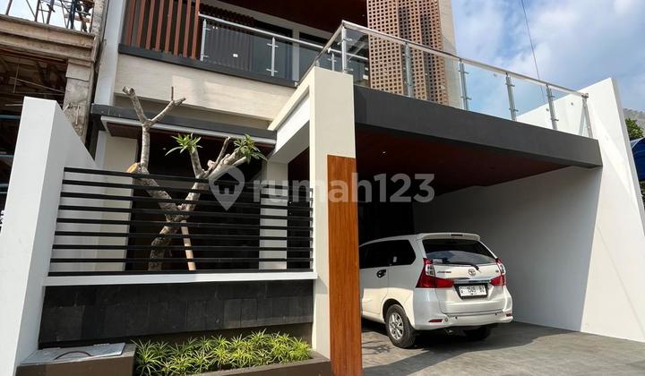 Istimewa dengan Privat Pool‼️Dekat ke Kota Jogjarumah Baru Mewah Kontemporer Modern 2 Lantai dengan Kolam Renang di Jalan Palagan Km 1 Dekat Kampus Ugm Harga: 2.75 Milyar [ Nego ]-------------------------------------------Legalitas: SHM Pbg*Maghnet Kawasa