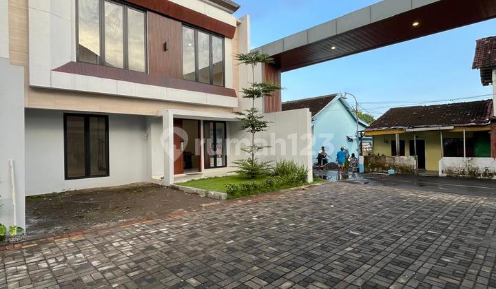 Luxurious 2-Story House in a 15-Unit Housing Complex with 24-Hour Security in Condong Catur, Depok, Sleman, Close to UGM Campus 2