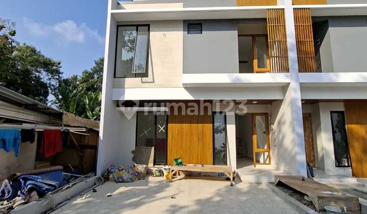 Rumah Mewah Modern Kontemporer 2 Lantai Dalam Mini Cluster 5 Unit Di Tlogoadi Mlati Sleman Dekat Rsa Ugm 1