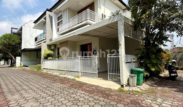 Srumah Mewah 2 Lantai Hook Full Furnished Dalam Ringroad Jogja di Perumahan One Gate System Dekat Jec dan Amplaz: