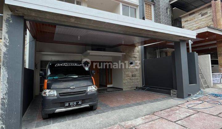 Termurah 2 Lantairumah Mewah 2 Lantai Modern - Harga Murah Banget Di Jalan Kaliurang Km. 13 Ngemplak Slemanharga: 925 Juta [ Nego ]----------------------------------------legalitas: Shm Pbgspesifikasi : -------------------- Luas Tanah 9m²- Luas Bangunan 1 2