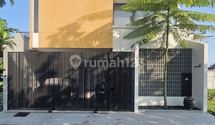 Rumah Estetik Modern 2 Lantai Ala Villa Di Jalan Damai Ngaglik Sleman Dekat Ke Kampus Ugm Harga: 2.65 Milyar [nego]-------------------------------------------legalitas: Shm & Pbgmaghnet Kawasan:--------------------------------dekat Hotel.hyattd