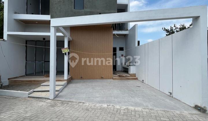 Rumah Baru Mewah 2 Lantai Modern Dalam Mini Cluster Dengan Harga Murah Dekat Komplek Pemda Sleman