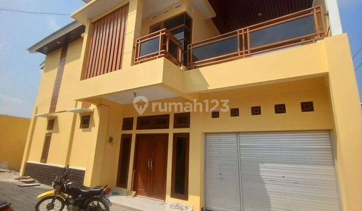 RUMAH KUNING CANTIK 2 LANTAI ISTIMEWA DENGAN TANAH LUAS DI JALAN GODEAN KM 6 SIDOARUM DEKAT KAMPUS UNISA 
 2