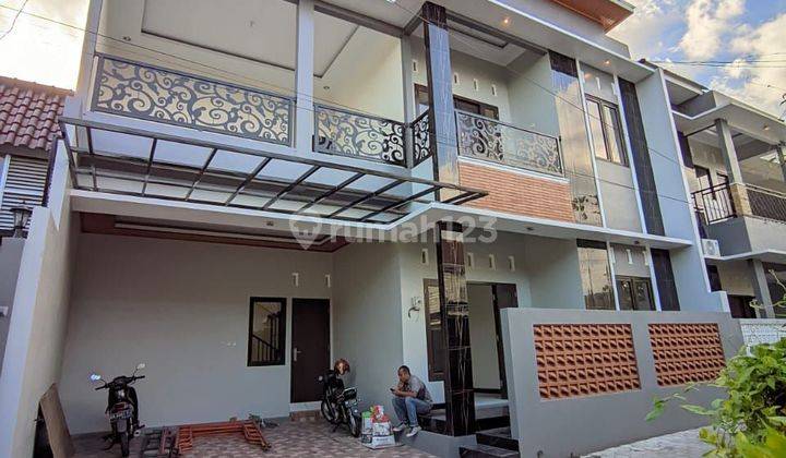 Rumah Mewah Modern 2 Lantai Kontemporer Istimewa Dengan Harga Murah Di Dekat Jogjabay Maguwoharjo

 1