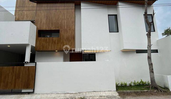 Rumah Baru Mewah 2 Lantai Modern Kekinian Di Dekat Candi Sambisari Purwomartani Sleman

 4