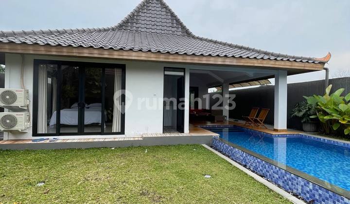 Villa Mewah dan Luas Full Furniture dengan Kolam Renang di Maguwoharjo Villa Mewah dan Luas Full Furniture dengan Kolam Renang di Maguwoharjo