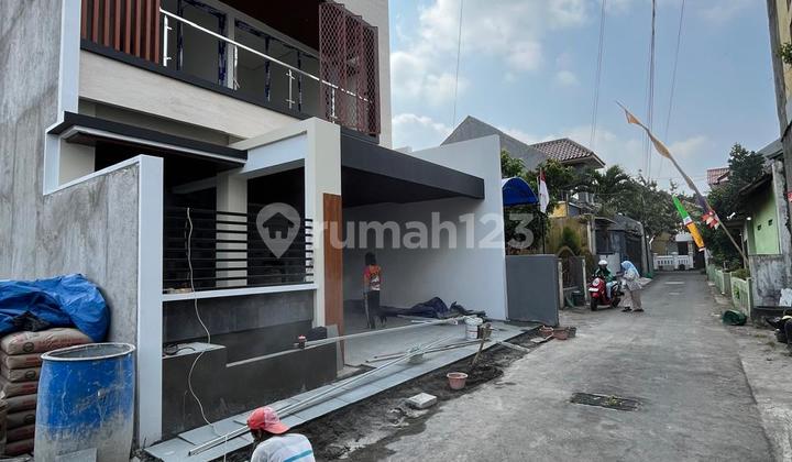 Rumah Baru Mewah Kontemporer Modern 2 Lantai Dengan Kolam Renang Di Jalan Palagan Km 1 Dekat Kampus Ugm Harga: 2.5ml: