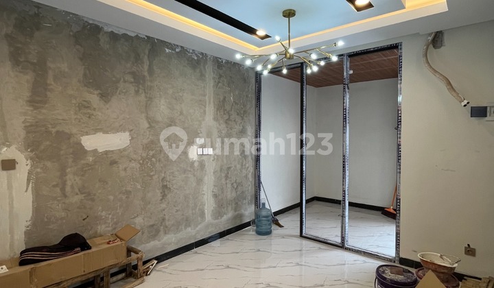 New House in a Cluster Near Pasargen 2