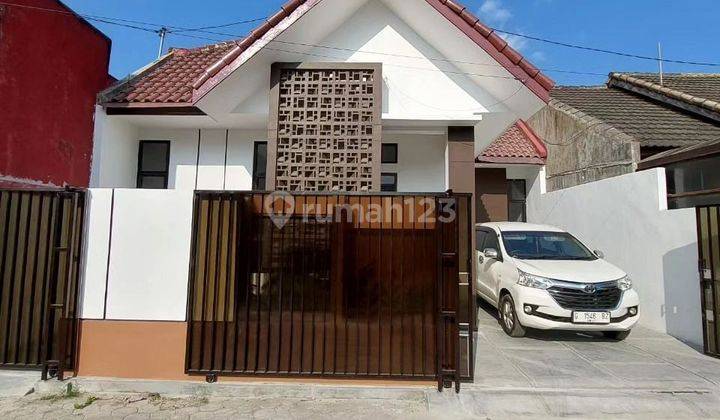 RUMAH CANTIK SIAP HUNI LIKE NEW DI JALAN RAYA GEBANG DEKAT KAMPUS UPN DAN AMIKOM 
 1