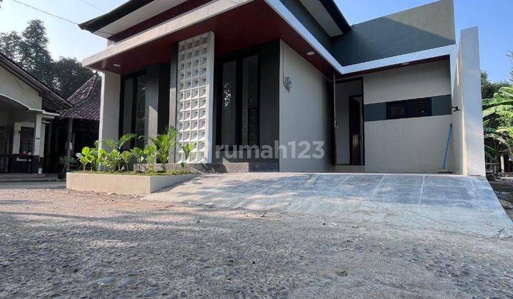 Rumah Cantik Limasan Modern Dekat Pusat Kerajinan Manding Selatan Kampus Isi Yogyakarta
 2