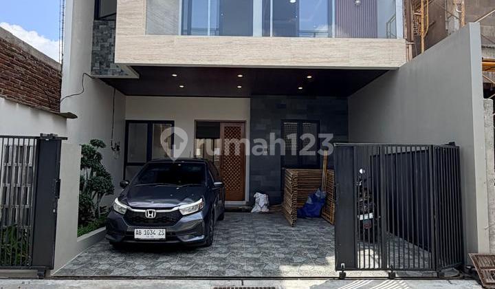 New 2-Storey House with Modern Luxury Design on Palagan KM 8 Street, Ngaglik Sleman, Near Hyatt Hotel 1