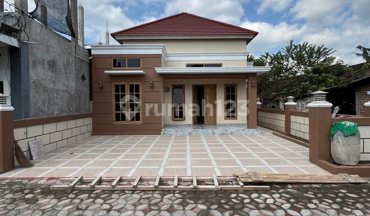 Rumah Baru Gress Limasan Modern Di Jalan Imogiri Timur Wirokerten Banguntapan Bantul Dekat Swalayan Dmharga: 975 Juta [ Nego ]---------------------------------------legalitas: Shm Pbgmaghnet Kawasan:--------------------------------dekat Giwangandekat Kamp