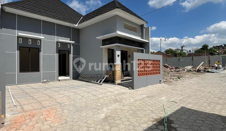 Rumah Baru Mewah Limasan Modern Berkualitas Dalam Cluster 20 Unit Di Wedomartani Ngemplak Sleman Dekat Sd Model Dan Budi Mulia Rumah Baru Mewah Limasan Modern Berkualitas Dalam Cluster 20 Unit Di Wedomartani Ngemplak Sleman Dekat Sd Model Dan Budi Mulia