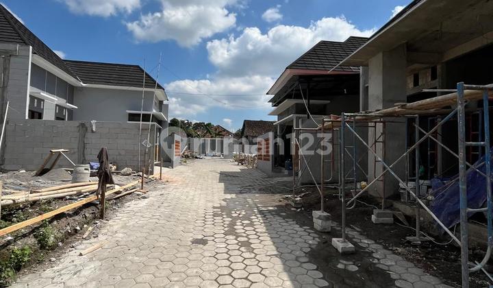 New Luxurious Quality Modern Limasan House in a 20-Unit Cluster in Wedomartani Ngemplak Sleman, Near Model Elementary School and Budi Mulia 2