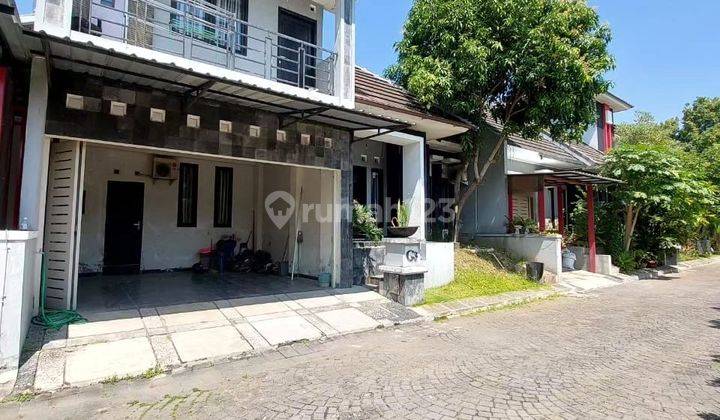 RUMAH MEWAH 2 LANTAI LINGKUNGAN NYAMAN DALAM PERUMAHAN VILLA ARSITA DI JALAN KALIURANG KM. 10 NGAGLIK SLEMAN

 2