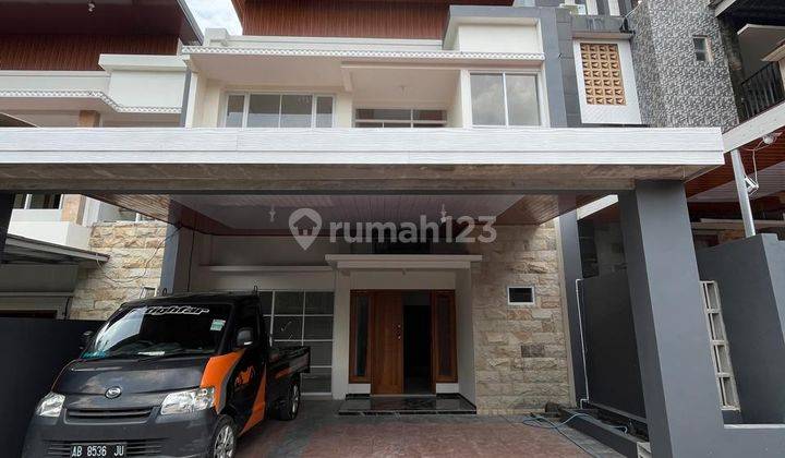 Termurah 2 Lantairumah Mewah 2 Lantai Modern - Harga Murah Banget Di Jalan Kaliurang Km. 13 Ngemplak Slemanharga: 925 Juta [ Nego ]----------------------------------------legalitas: Shm Pbgspesifikasi : -------------------- Luas Tanah 9m²- Luas Bangunan 1 2