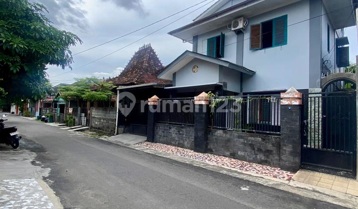 Luxury 3-Story House in Wirosaban Housing, Umbulharjo, Close to the City Center and Wirosaban Hospital 2