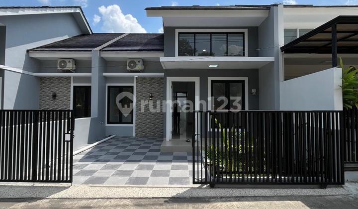 New Modern Minimalist House in a Housing Estate in Purwomartani Kalasan Sleman, Near Pertamina Housing
Price: 770 Million [Negotiable]
---------------------------------------
Legality: SHGB PT - PBG
Move-In Ready, 2 Units Available, Junction Road Access
Magnet Area: 2