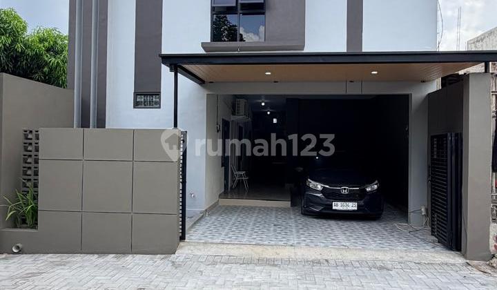 Cheap Exclusive‼️Modern Exclusive Boarding House with 11 Bedrooms - Fully Furnished in Premium Area of Condong Catur Near UPN and Amikom CampusesPrice: 2.3 Billion [Negotiable]-----------------------------------------Legality: Freehold Land Certificate (SHM) with Pbg*Area Advantages:*Near Condong Catur Market 2