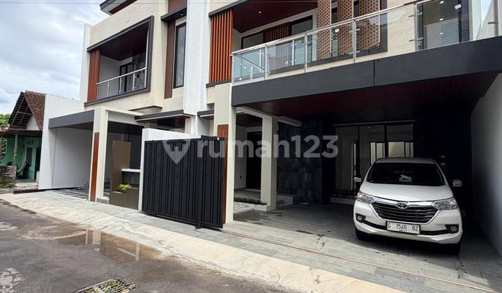 Promo Discount 200 Million‼️ New Luxury Contemporary Modern 2-Story House with Swimming Pool on Palagan Street Km 1 Near UGM Campus and Monjali. Promo Discount 200 Million‼️ New Luxury Contemporary Modern 2-Story House with Swimming Pool on Palagan Street Km 1 Near UGM Campus and Monjali.