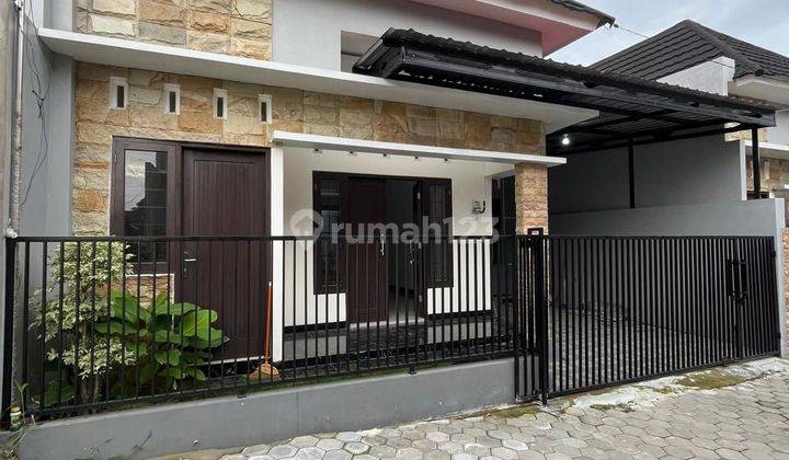 Rumah Cantik Limasan Modern Dengan Tata Ruang Fungsional Di Dekat Sd Model Wedomartani Ngemplak Sleman

 2