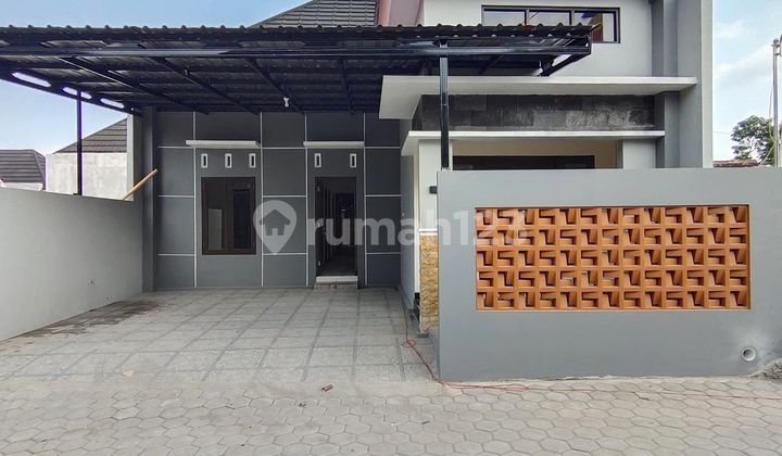 Rumah Modern Di Lokasi Strategis Wedomartani – Nyaman Untuk Keluargarumah Modern Ini Berada Di Dalam Cluster, Menghadirkan Hunian Yang Rapi, Tenang, Dan Nyaman. Lokasinya Dekat Sd Model Wedomartani,