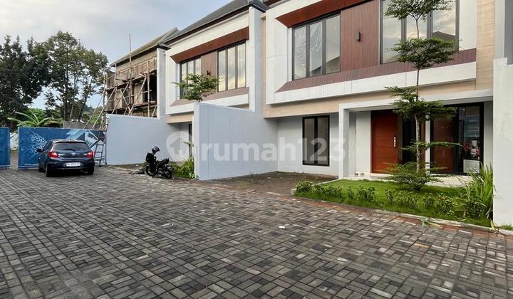 Rumah Mewah 2 Lantai Dalam Perumahan 15 Unit Dengan Security 24 Jam Di Condong Catur Depok Sleman Dekat Ke Kampus Ugm Rumah Mewah 2 Lantai Dalam Perumahan 15 Unit Dengan Security 24 Jam Di Condong Catur Depok Sleman Dekat Ke Kampus Ugm
