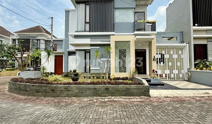 Rumah 2 Lantai Mewah Strategis Dalam Komplek Perumahan Elite dengan Security 24 Jam Dekat Hotel Hyatt Jalan Palagan, Sleman Yogyakarta. Rumah 2 Lantai Mewah Strategis Dalam Komplek Perumahan Elite dengan Security 24 Jam Dekat Hotel Hyatt Jalan Palagan, Sleman Yogyakarta.