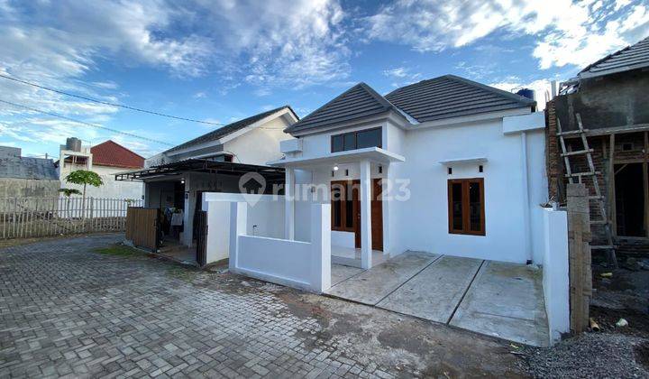 Rumah Baru Putih Limasan Modern Dalam Perumahan Griya Tombima Dekat Giwanganakses Jalan Mudah600 Meter Dari Giwangan Harga: 625 Juta [ Nego ]---------------------------------------legalitas: Shm Maghnet Kawasan:-------------------------------dekat Bale Ay 1