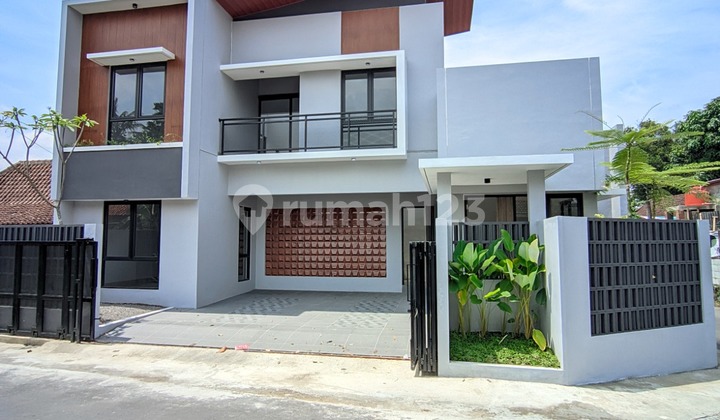 Rumah Modern Kontemporer di Tlogoadi. . Rumah Modern Kontemporer di Tlogoadi. .