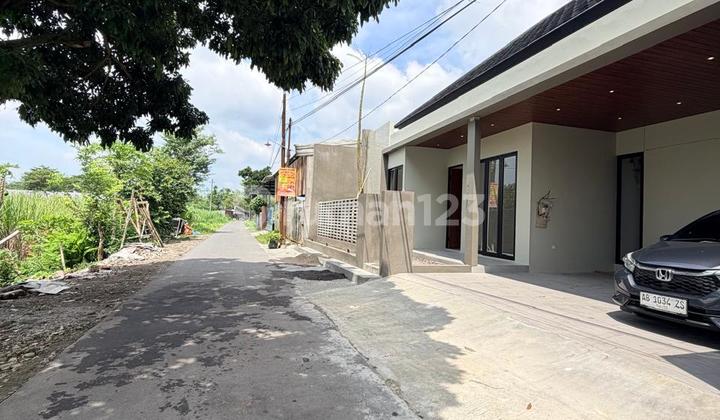 Istimewa Strategis‼️Rumah Baru Mewah Limasan Modern dengan Tanah Luas dan Tata Ruang Lega di Purwomartani Kalasan Sleman Dekat Swalayan Pamela 7Lokasi: Purwomartani, Kalasan Sleman 2